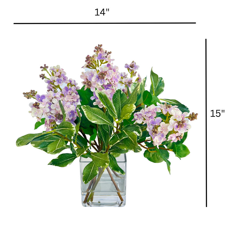 Arrangement floral lilas dans un vase