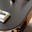 Table basse en pierre frittée avec tablette ouverte