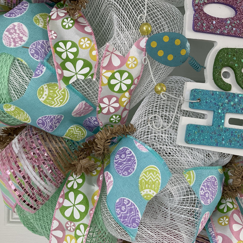 Couronne de Pâques avec lettres pastel scintillantes