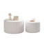 Ensemble de tables basses rondes festonnées blanches-130384405
