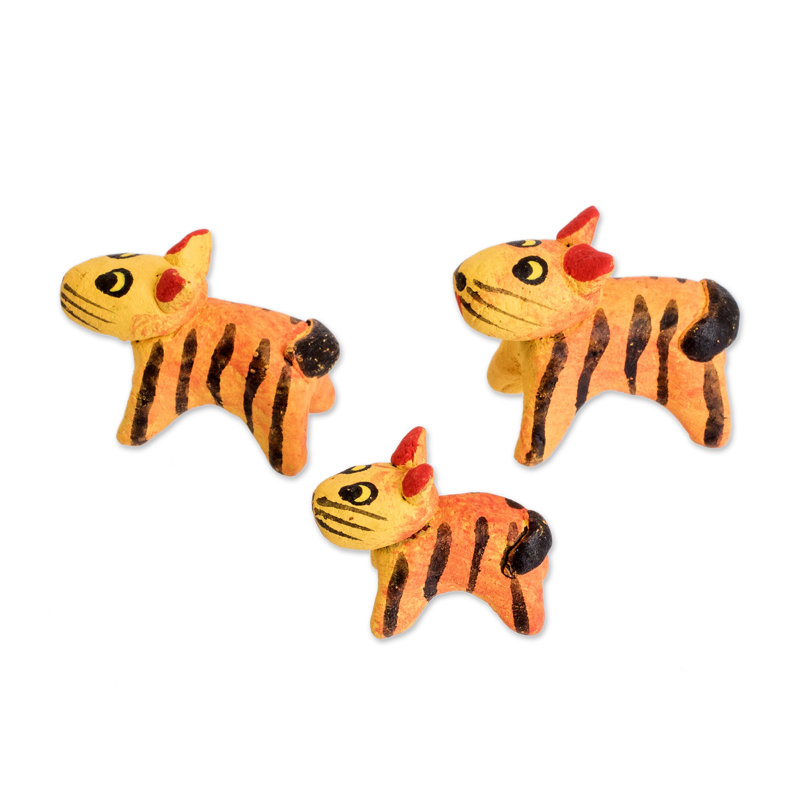Figurines en céramique fabriquées à la main