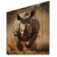 Rhinocéros africain qui court sur bois-882930380