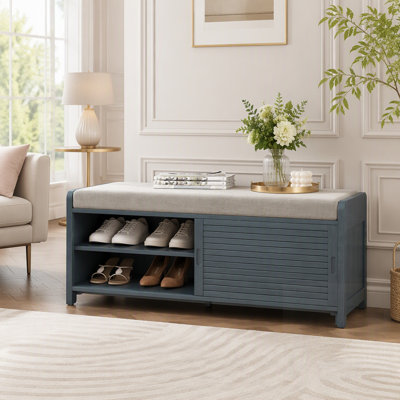 Banc de rangement de style rétro à volets avec coussin et porte coulissante pour une entrée organisée et un confort d'assise optimal
