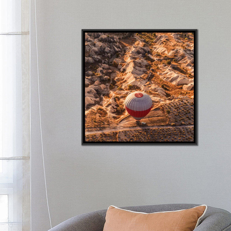 « Landing » par Hobopeeba-reproduction de photo, Pas de tapis, H 26 po x l 26 po x P 1,5 po, Toile avec cadre noir
