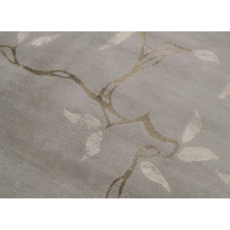 Wool Floral Area Rug in Gray