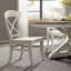 Ensemble de 2 chaises d'appoint à dossier croisé Harola, finition blanc fumé