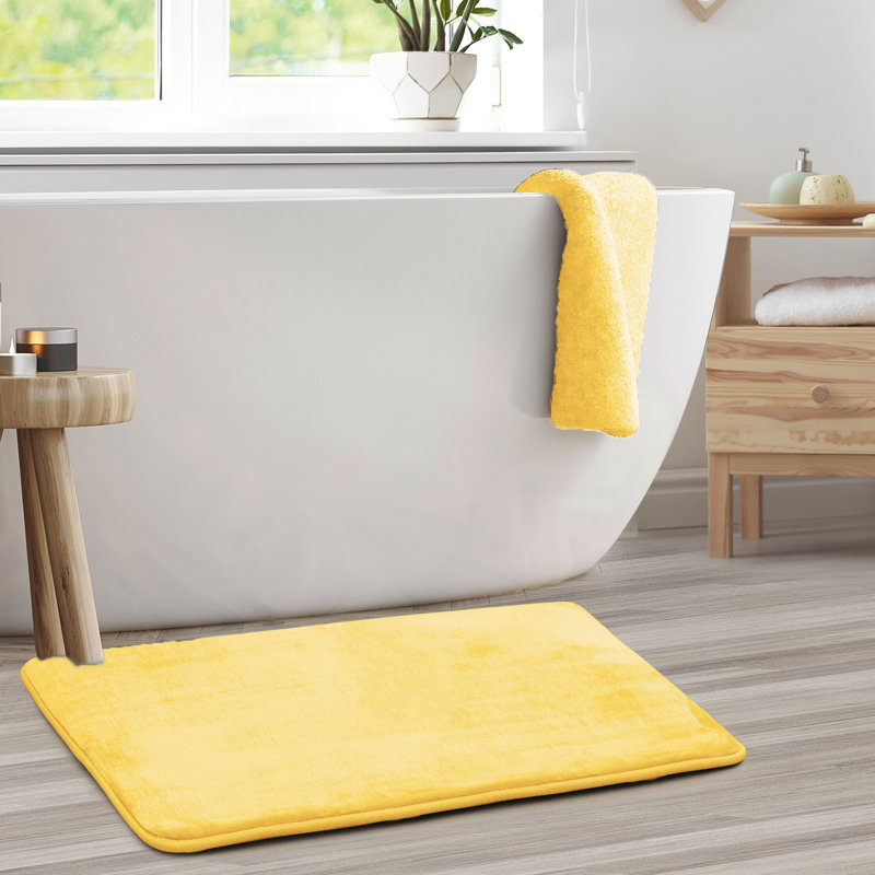 Tapis de bain en mousse viscoélastique ultra-doux avec envers antidérapant en PVC, Grand: L 32 po x l 20 po, Crème anglaise