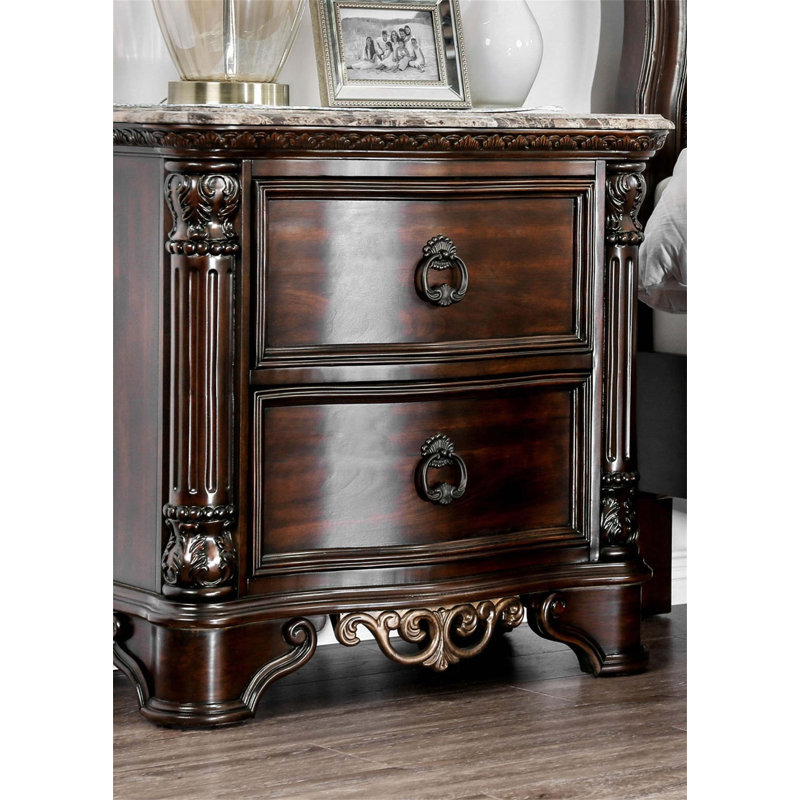 Table de chevet traditionnelle en bois massif avec 2 tiroirs, glissières à roulement à billes en métal et poignées anneaux en laiton pour un décor de chambre à coucher élégant