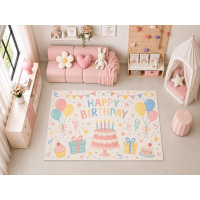 Tapis d'intérieur ultramince 152 x 213 cm (5' x 7') « Gâteau d'anniversaire et ballons » pour chambre d'enfant, garderie, salle de classe et salle de jeux. Doux et à poils courts, avec revêtement antidérapant en silicone.