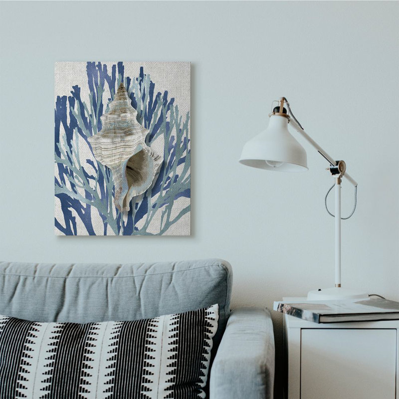 «Tower Shell Coral Blue Beach» par Caroline Kelly - reproduction d'art, Toile tendue, H 30 po x l 24 po