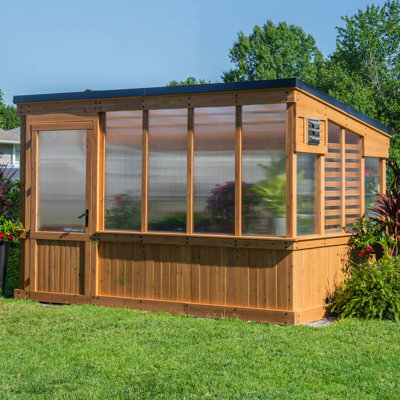 Ensemble de serre d'extérieur en bois de cèdre et polycarbonate de 12 pi x 7 pi avec PowerPort Backyard Discovery Zalie