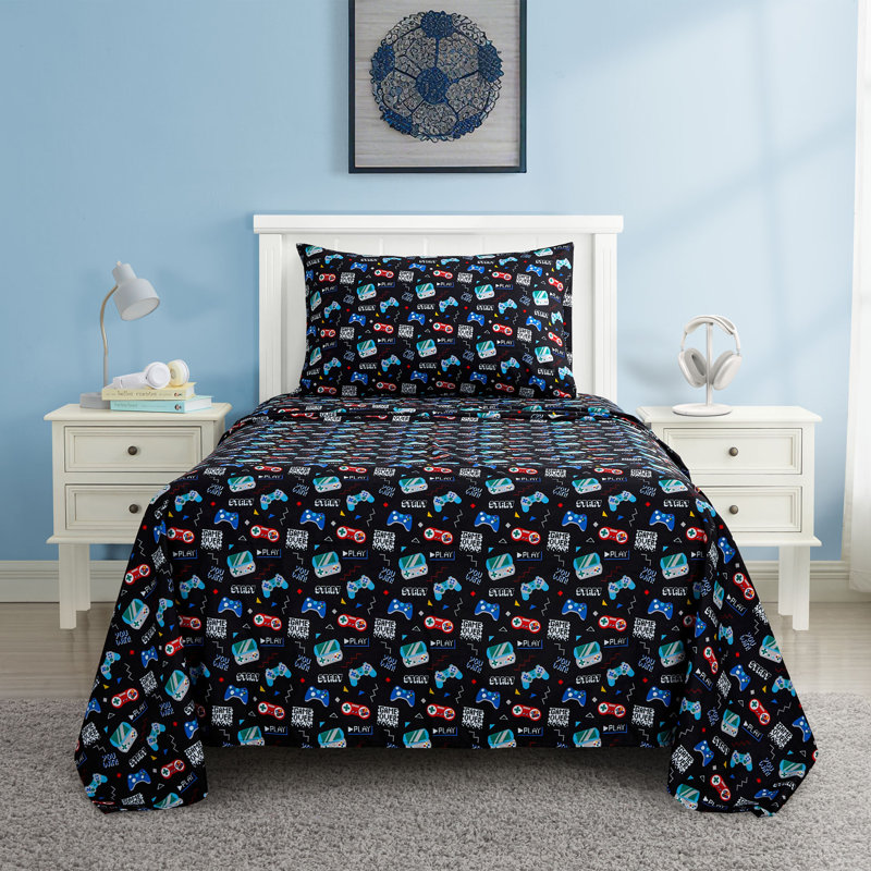 Game On 4pc Full Sheet Set, Black/Controllers, Full Sheet Set with 2 Pillowcases