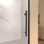 Porte de douche coulissante simple l 60 po x H 72 po, verre fixe de 5 mm et verre coulissant de 6 mm sans cadre, verre trempé transparent, poignée en acier inoxydable, noir mat