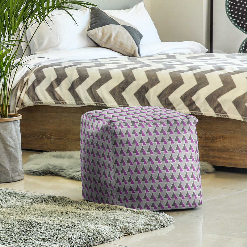 Repose-pieds cube à motif shifted arrows, H 13 po x l 13 po x P 13 po, Violet