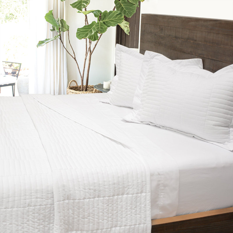 White Microfiber Reversible Full Quilt Set
