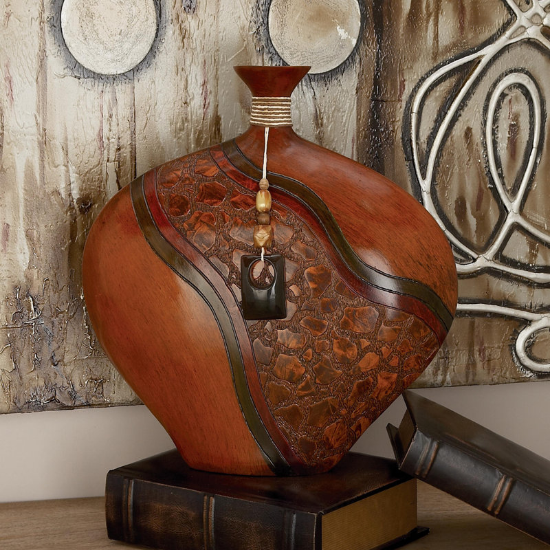 Vase en polystone avec détails en relief
