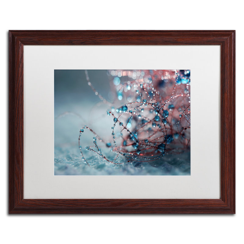 « blue silence » par "beata czyzowska young, reproduction encadrée sur toile, H 16 po x l 20 po x P 0,5 po, Brun