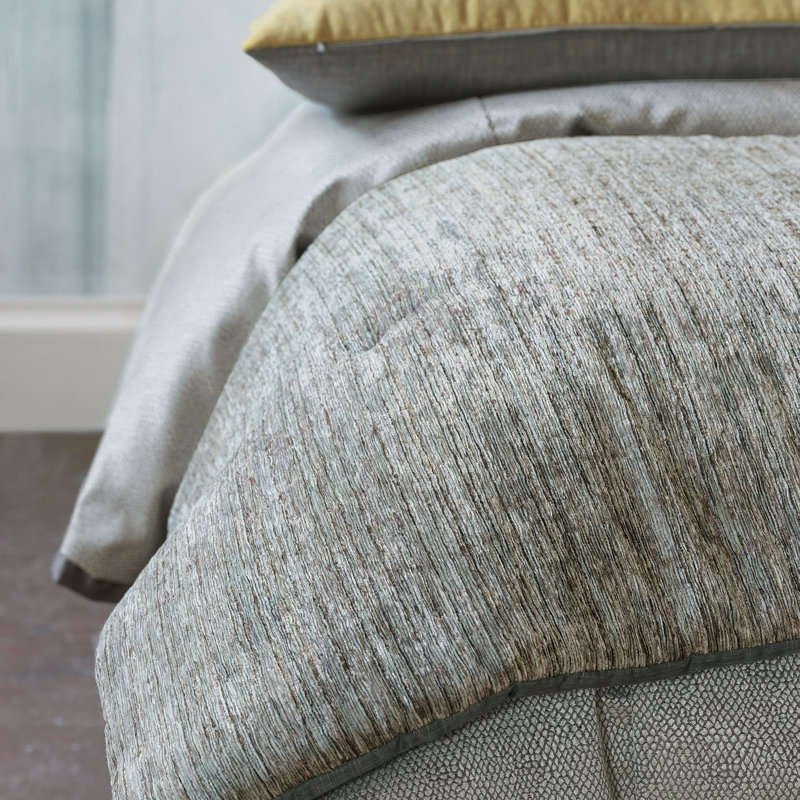 Zephyr Bed Runner, King
