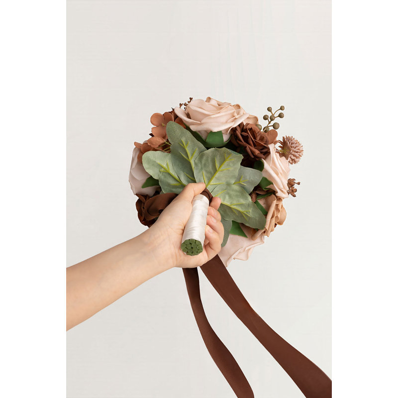 Bouquets ronds de demoiselles d'honneur Ling's Moment dans les tons brun terre et beige sable (lot de 1)