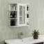 Armoire de salle de bain à miroir murale - 6 tablettes ouvertes, 3 réglables, peinture blanche avec un design moderne