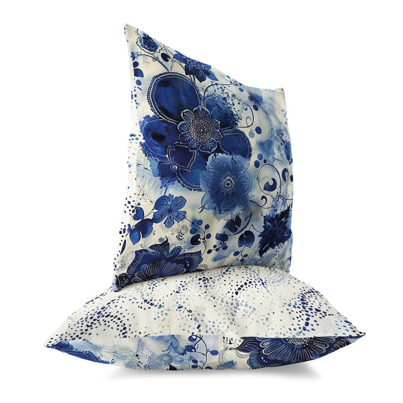 Coussin Porcelain Petal Whispers, H 20 po x l 20 po, Bleu / Beige