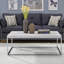 Table basse moderne avec aspect chêne et base de style traîneau
