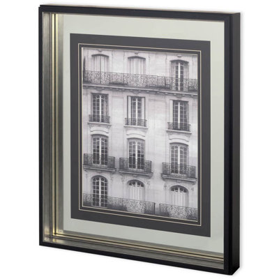 «Across the Street» par Laura Marshall, reproduction d'art encadrée sous verre