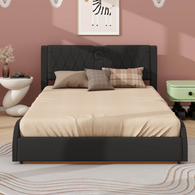Opulent lit plateforme revêtu de cuir artificiel avec tête de lit épaisse, système audio Bluetooth et éclairage à DEL RVB