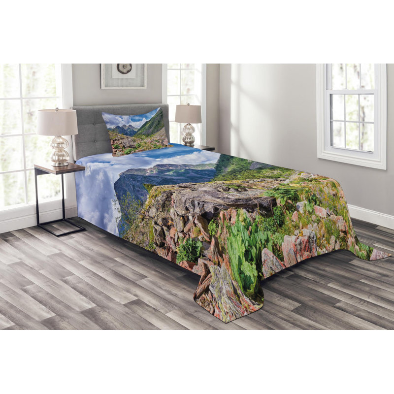 Twin Reversible White and Multicolor Quilted Bedspread Set
