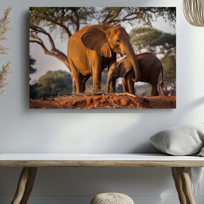 Toile baignée dans la lueur chaude de l'heure dorée, art mural majestueux, un éléphant adulte touche doucement son tronc à celui de l'art mural moderne sur toile