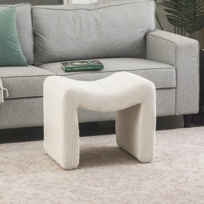 Repose-pieds en forme de M