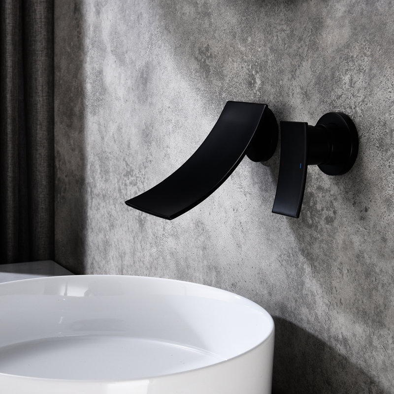 Robinet de salle de bain mural noir mat, laiton fabriqué avec un grand bec en cascade et une valve de contrôle de débit d'eau précise pour une utilisation délicieuse du robinet noir, produit avec précision