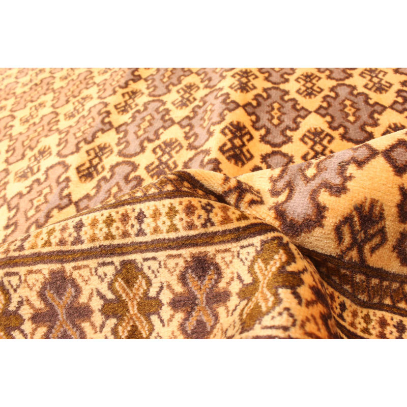 Tapis brun Teimani 4 pi 5 po x 6 pi 5 po