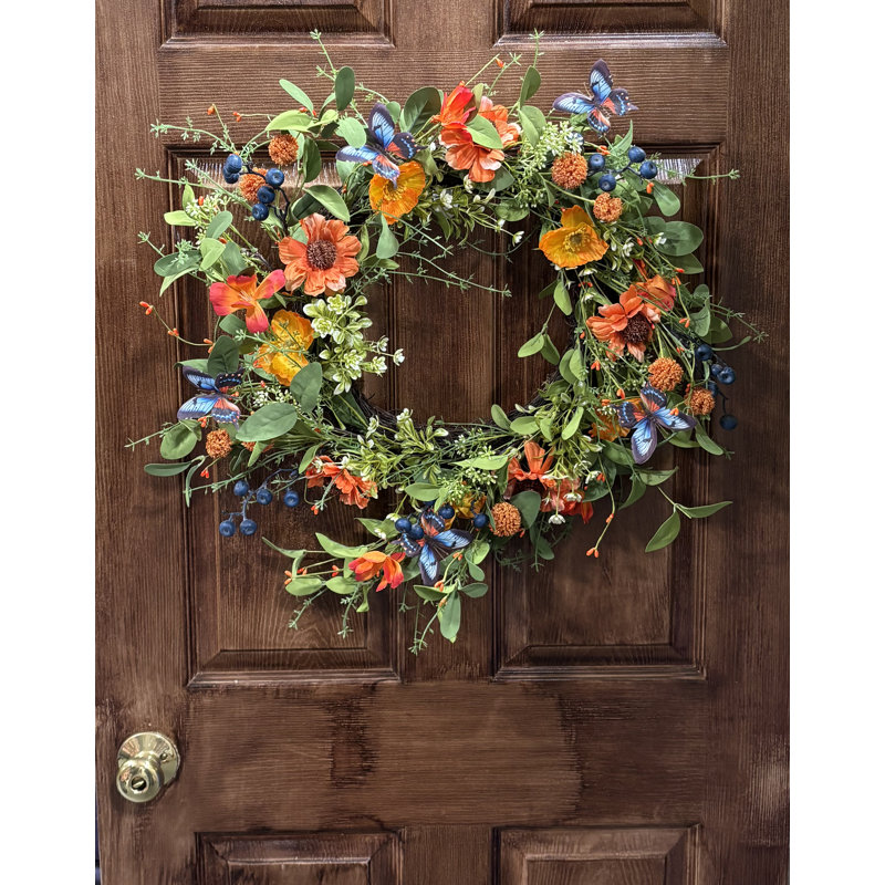 Couronne artificielle 26 "à papillons, fleurs et baies sur base de brindilles naturelles 26"