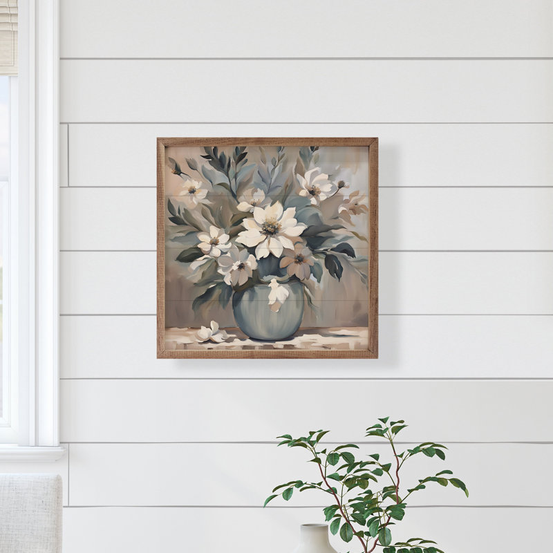 Fleurs bleues et brun clair dans un vase