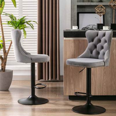 Tabouret de bar pivotant en velours à hauteur réglable et base de 17,7 po, ensemble de 2