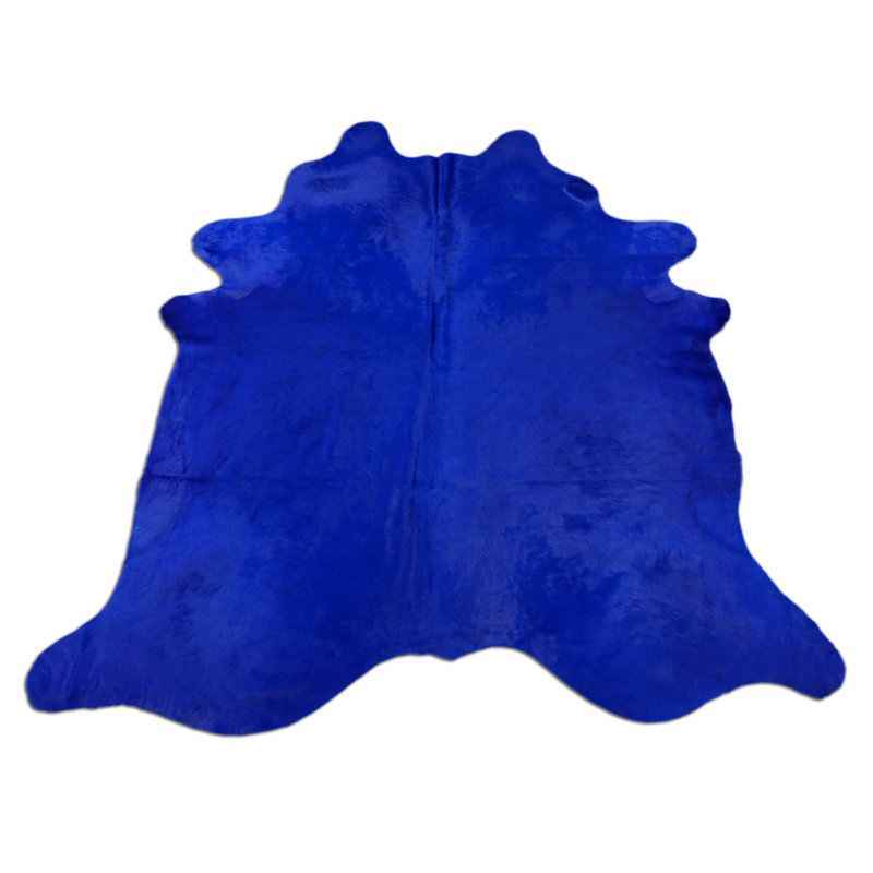Tapis bleu en cuir de vache teint à la main Coupland
