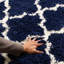 Tapis bleu marine à motif de treillis Brimmer-493228396