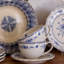 Tasses à thé et soucoupes-837942722