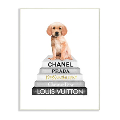 «Resting Puppy On Glam Fashion Icon Bookstack» par Amanda Greenwood, reproduction d'impression sur bois