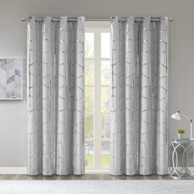 Panneau de rideau simple occultant avec œillets à motif géométrique Raina, Gris / argenté, l 50 po x L 63 po