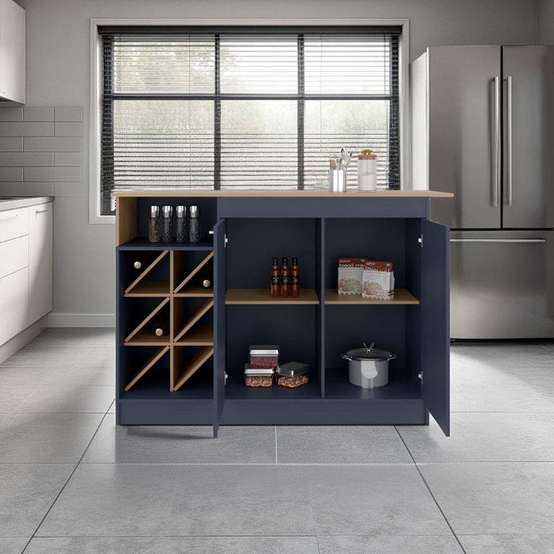 Armoire de cuisine avec îlot, porte-bouteilles et tablette
