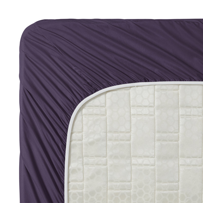 Les draps-housses en microfibre douce sont conçus pour évacuer l'humidité et peuvent contenir jusqu'à 16 po de profondeur