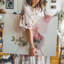 Toile, art mural, composition minimaliste montrant la silhouette d'un papillon rose avec une qualité moderne prête à être accrochée-1079632908