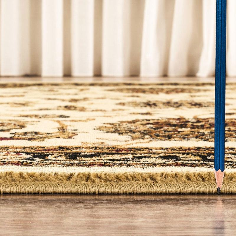 Tapis de 2,39 m x 0,91 m en polypropylène couleur crème, coloris intemporel, pour un espace élégant. Motif élégant sur toute la surface, ajoutant confort et style à votre intérieur.