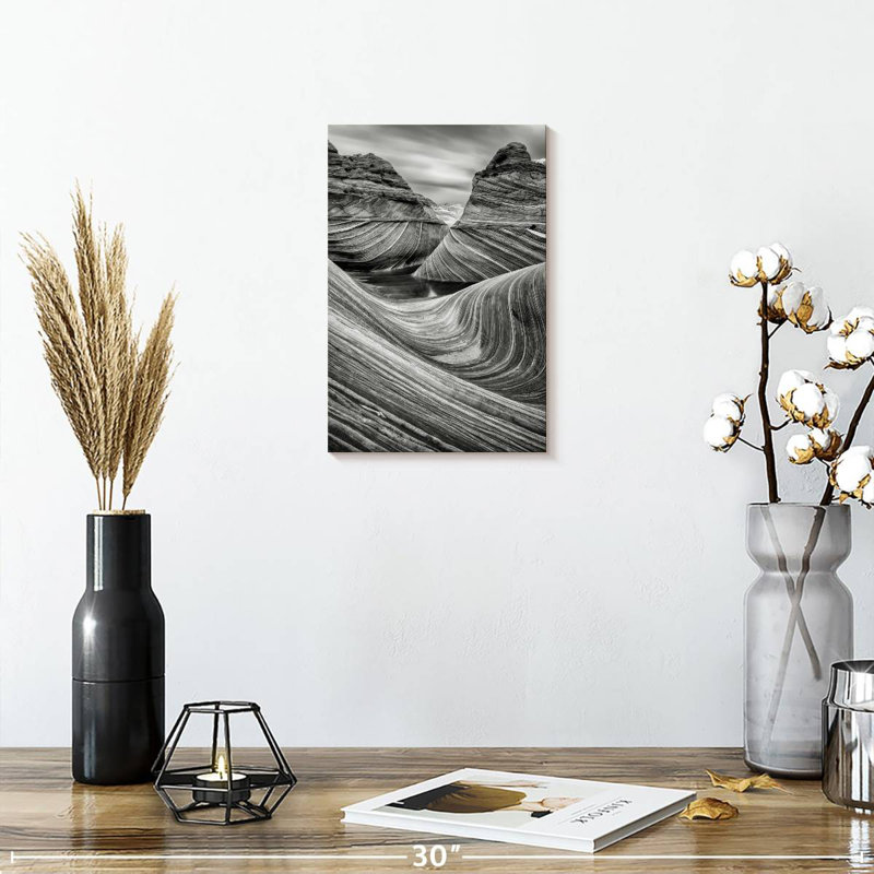 Alvord The Wave Monochrome, 30" H x 20" W