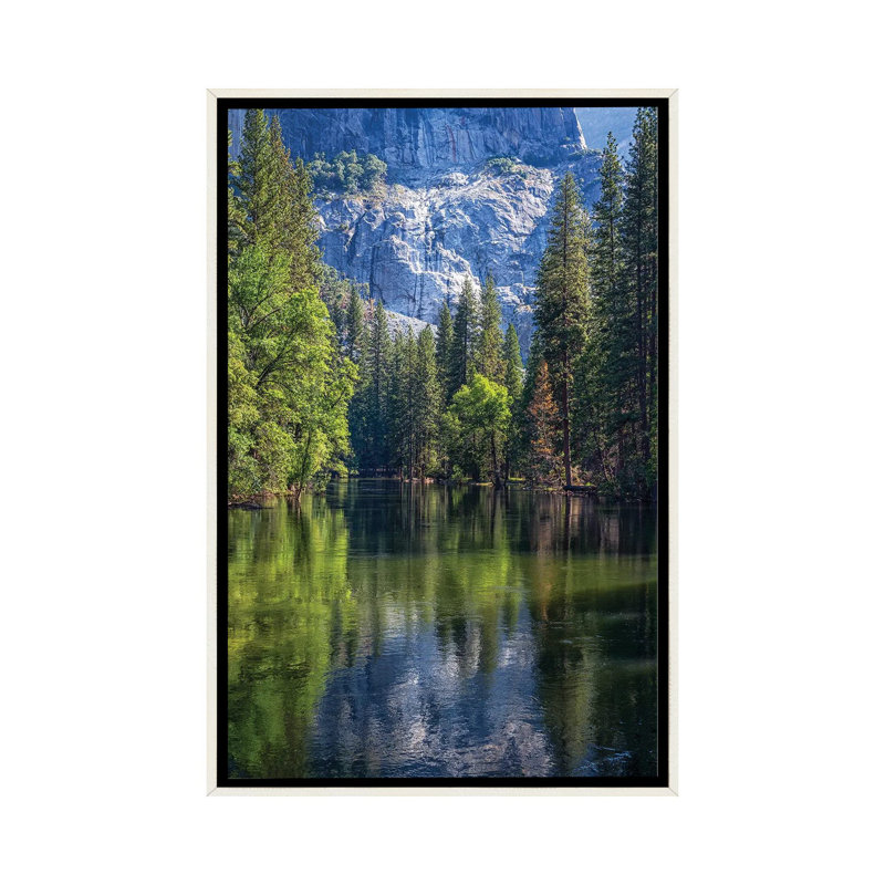 Reflections on the Merced River - reproduction d'art murale - toile encadrée, Blanc patiné, H 60 po x l 40 po
