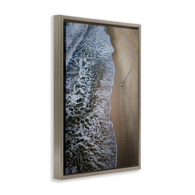 Toile flottante encadrée noire avec vue verticale sur la plage par Rick Berk