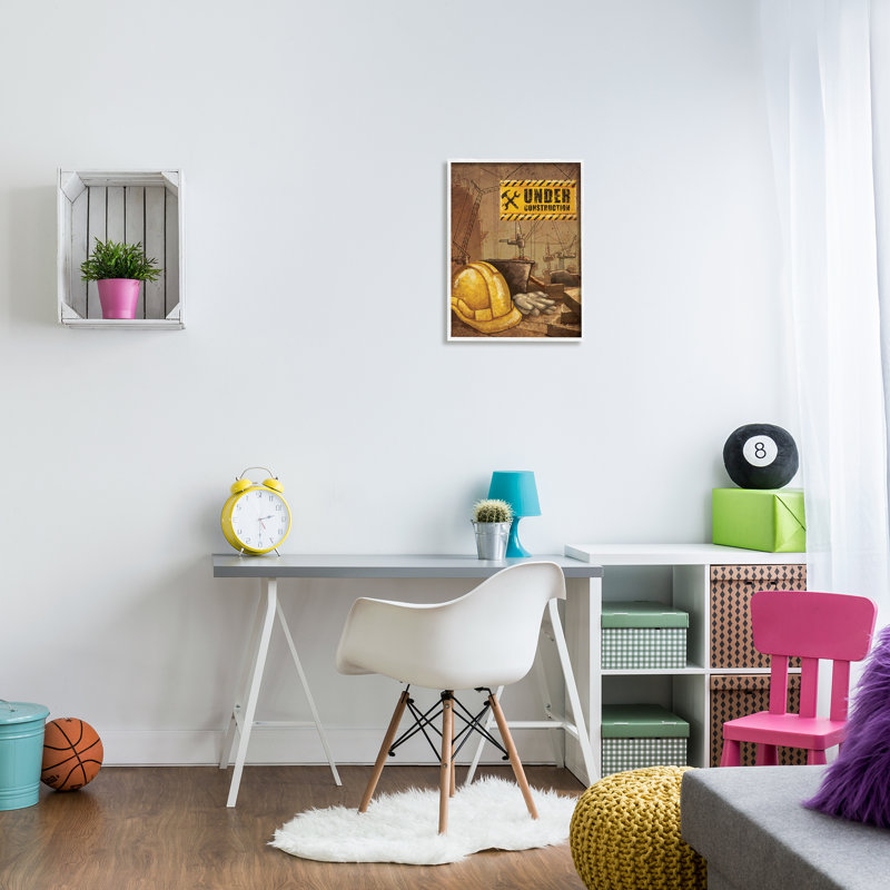 «Under Construction Hardhat» encadré sur bois par Nidhi Wadhwa, H 20 po x l 16 po x P 1,5 po