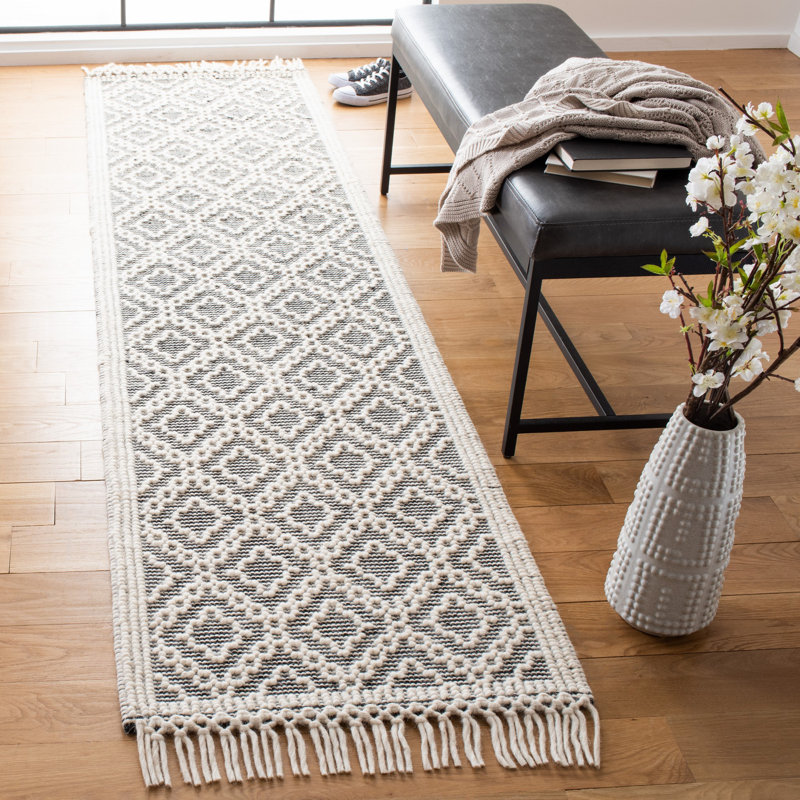 Nakita Natura Hand Woven Wool Geometric Rug, Round 6'